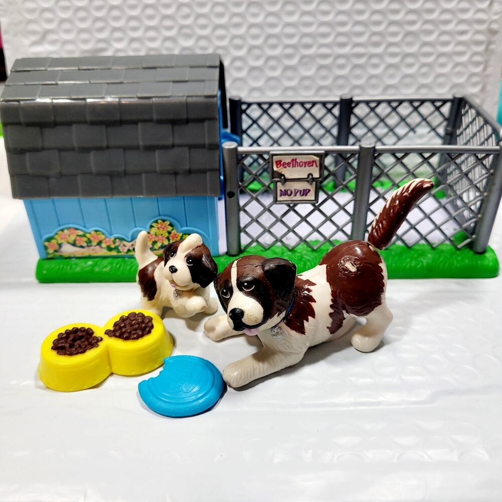 VTG 1993 Littlest Pet Shop Beethoven’s 2nd Backyard Kennel Partial Play Set